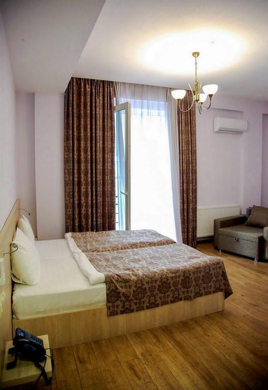 Hotel Feri Tbilisi Ngoại thất bức ảnh