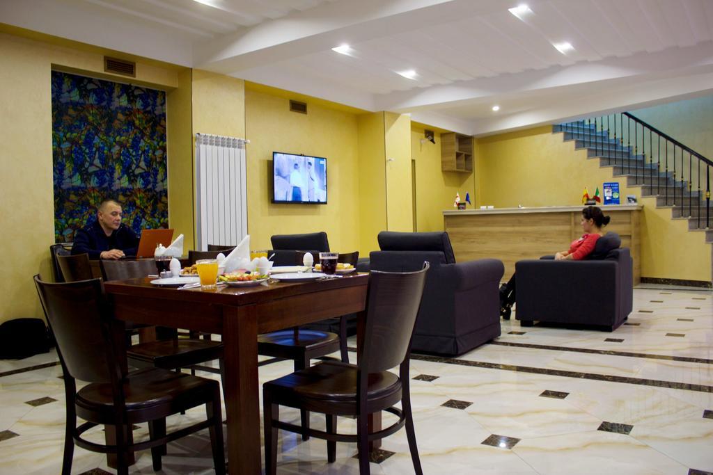 Hotel Feri Tbilisi Ngoại thất bức ảnh